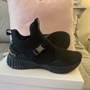 Selena Gomez puma size 8 sneakers used /new condition
